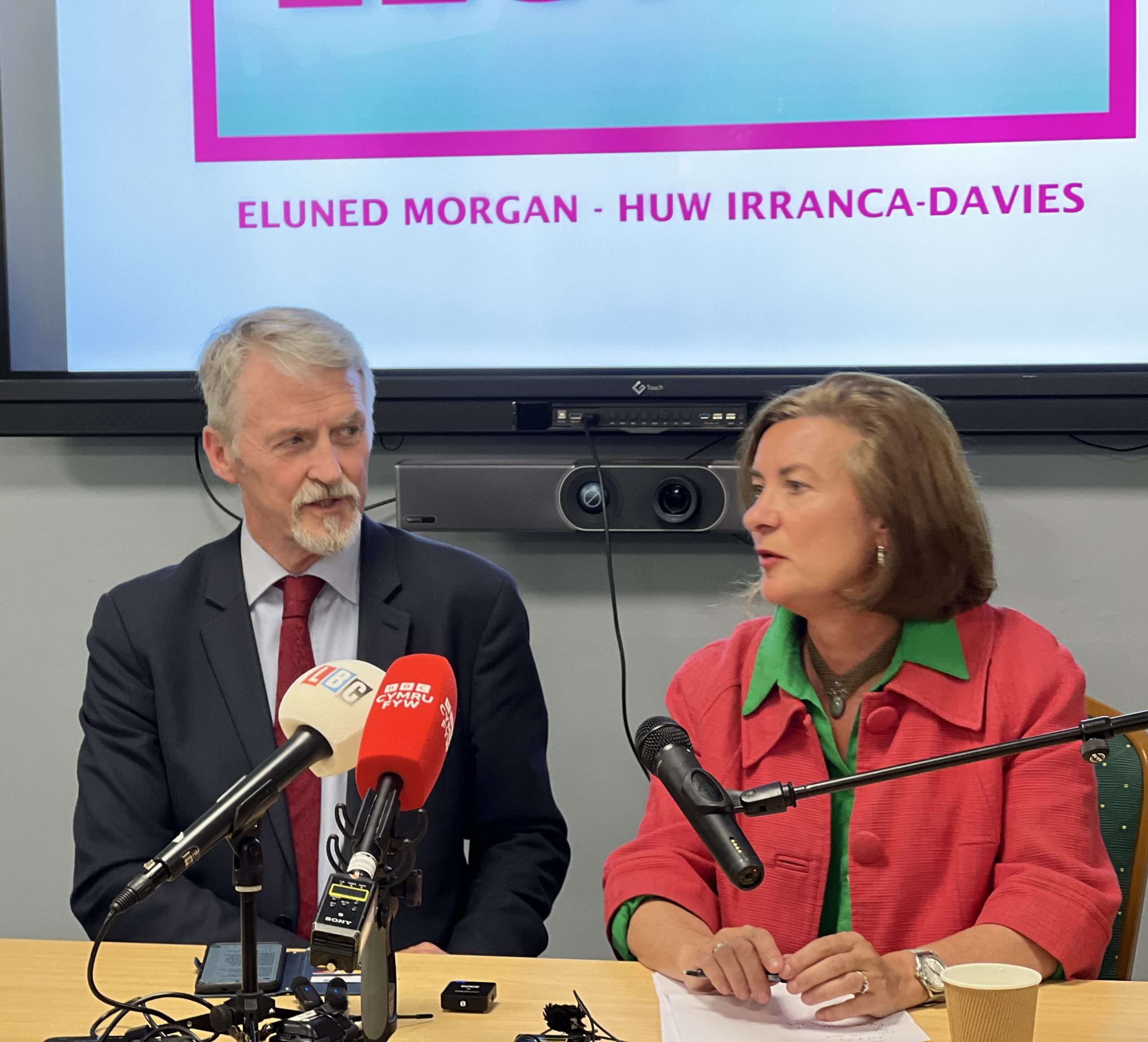 Eluned Morgan announces joint ticket for First Minister with Huw Irranca-Davies
